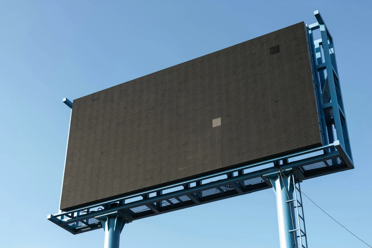 A blank digital billboard awaits a new advertisement